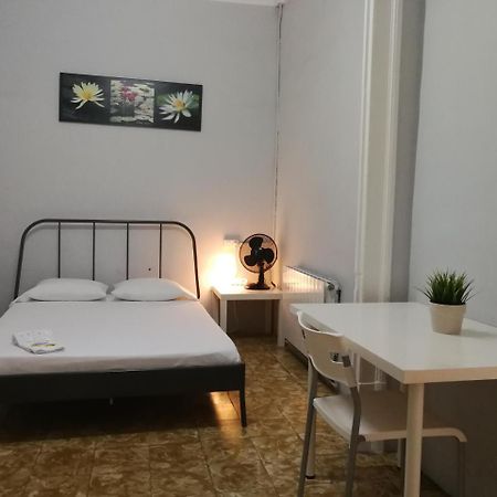 Central & Basic Ramblas バルセロナ エクステリア 写真